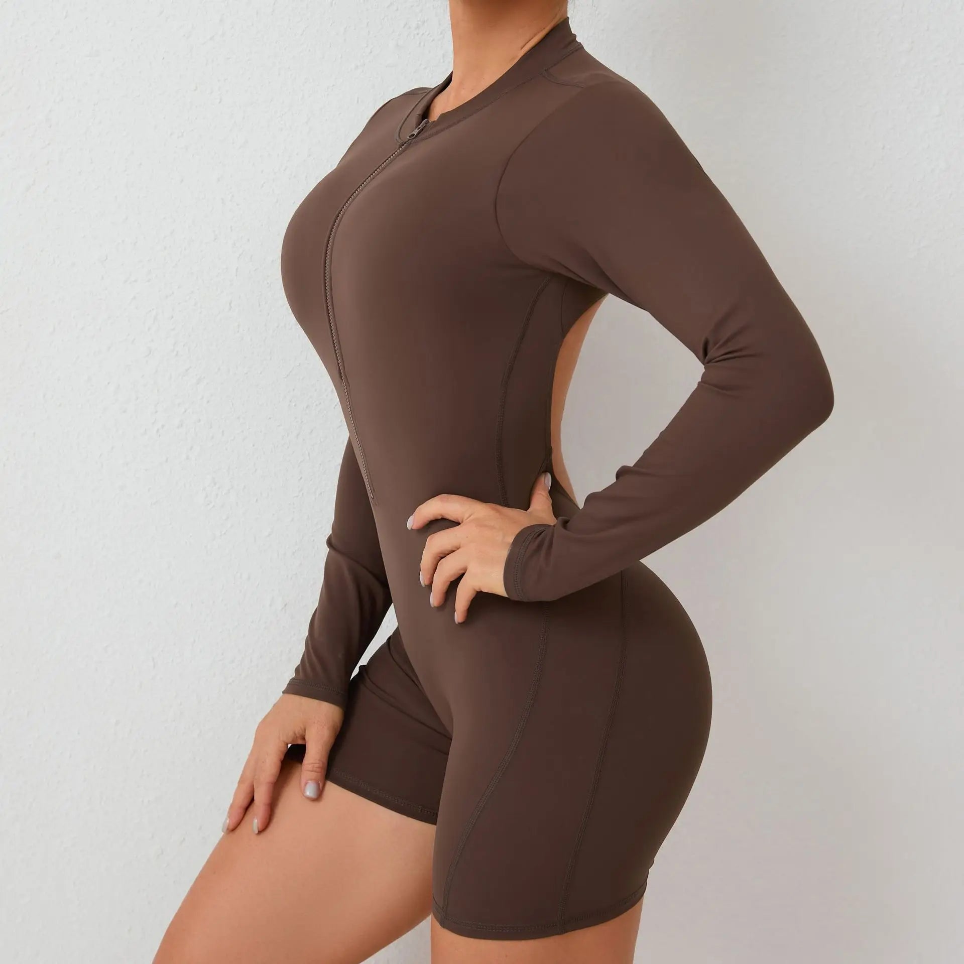 V Back Scrunch Suit